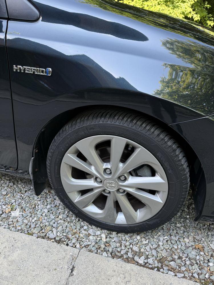 Toyota auris tauring sport hybrid