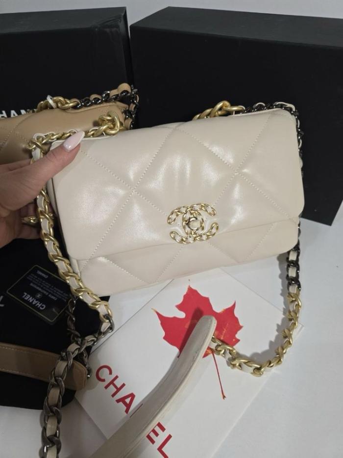 Дамска чанта Chanel 19 Flap Bag