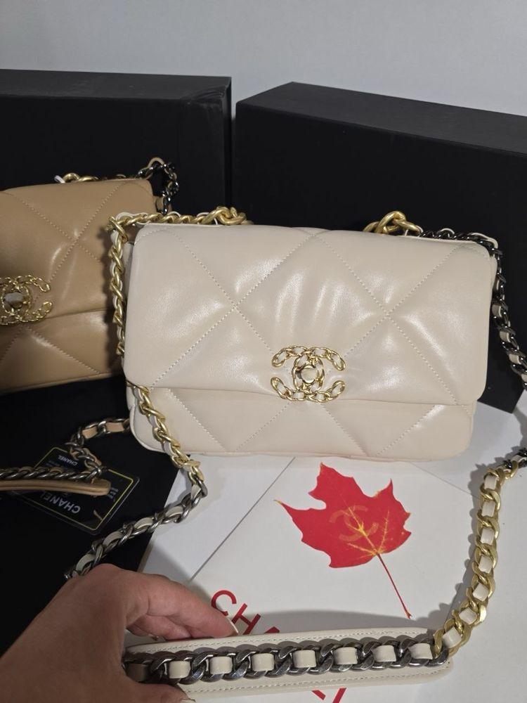 Дамска чанта Chanel 19 Flap Bag